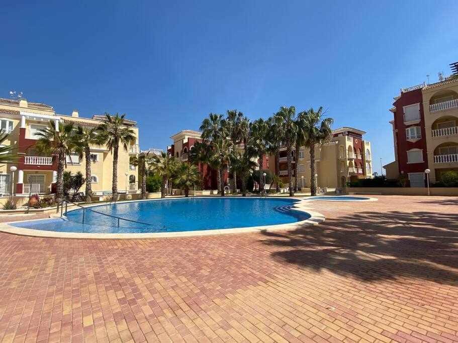 Acogedor Apartamento Cerca De La Playa Los Alcazares Bagian luar foto